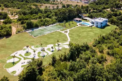 Image de Luxury villa with wellnes and sport facilities in Juršići