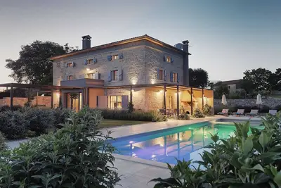 Villa Pi, Tinjan