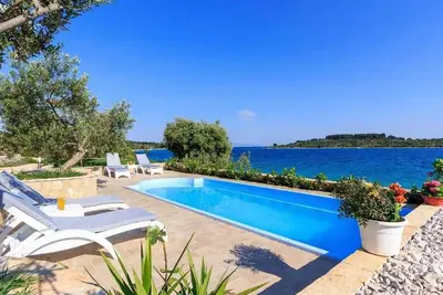 Image de Private, beachfront villa with a swimmingpool on the island Čiovo