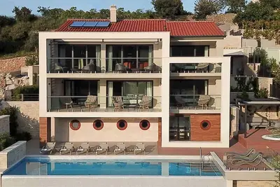 Image de Beachfront villa in Labin with a spa area