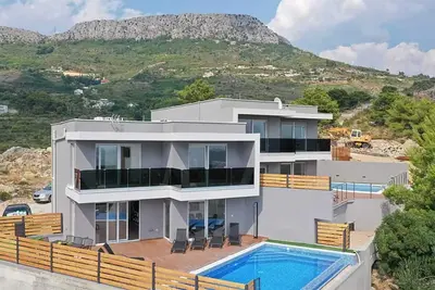 Image de A modern, poolside complex on Klis with a stunning view on Split