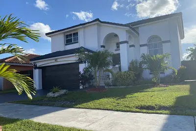 Image de Beautiful house closer than the airport, 7 min from  Dolphin mall