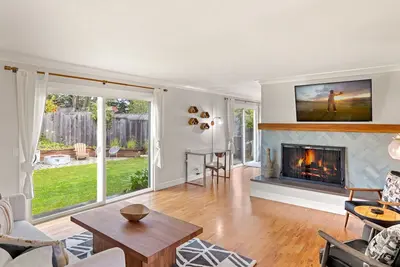 Image de Oak Place Too: Beautiful Updated 4 bedroom 3 1/2 Bath in Carmel