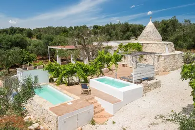 Image de Trullo Solleone con piscine by Wonderful Italy
