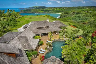 Image de Stunning, expansive home with pool, jacuzzi, waterfall and ocean views