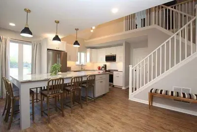 Image de Nightly rental, fabulous end unit town home, close to beach and shopping!