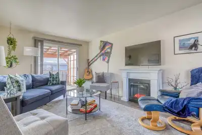 Image de Dog Friendly, Updated Home with Hot Tub in Quiet Area Near Nehalem Bay and Manza