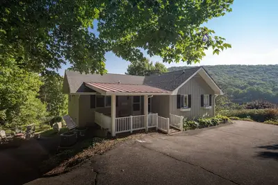 Image de Serenitee Cottage at Mountain Glen Community- Newland, Nc Golf and Pickle Ball!