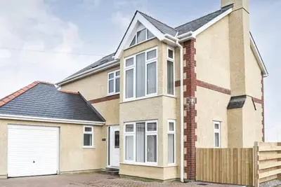 Image de Spacious and modern 4 bedroomed detached house with panoramic views