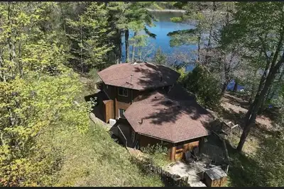 Image de Wooden Waterfront Cottage in Kingston - (Pet-Friendly! )