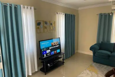 Oasis@Lindsay: Centrally Located Kingston 2 bed Apt