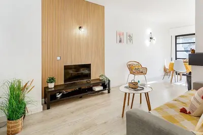 Image de Sunny Duplex W/ Pool & Balcony by LovelyStay