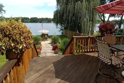 Image de Akron (Portage Lakes) Peaceful Lakefront Cottage with Kayaks