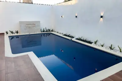 Image de 3min from Beach, Modern 3bd/3. 5ba, Private Pool + A/C