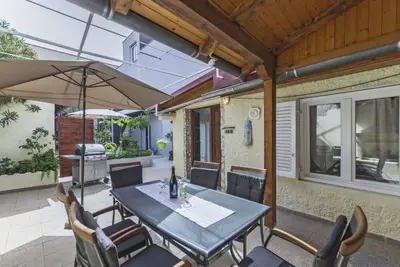 Image de Newly renovated vacation apartment with large terrace in the heart of Pula