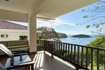 Image de 3 Br Beachfront Condo, Full Kitchen, Outstanding Ocean Views, 2 Min Walk To Beach