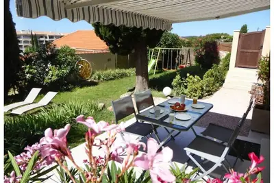 Image de Bas de villa jardin sud proche mer clim/Wifi