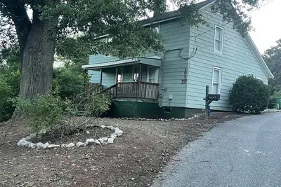 Image de Cozy 3 Bed Room Home with an Indoor Fire Place!