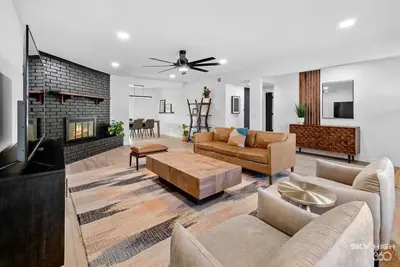 Image de Turtle Creek Casa Sleeps 10