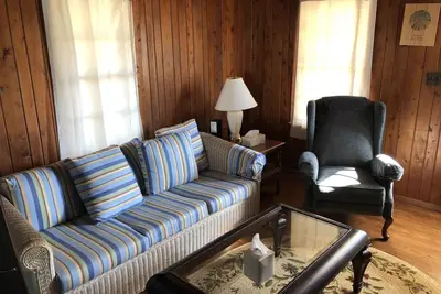 Image de BlackBeard's Retreat - Historic and Pet Friendly by RedAwning