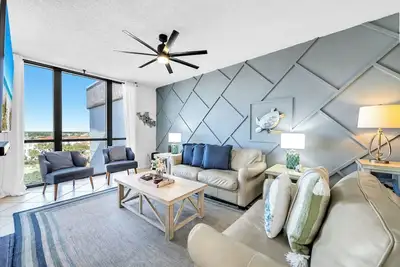 Image de 🌊 Emerald Gulf Views | 7th Floor | Private Beach + Free Beach Chairs🌴