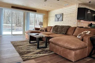 Image de Creekside Hot Tub Cabin Retreat!