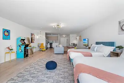 Image de Loft Style Unit with Open Layout