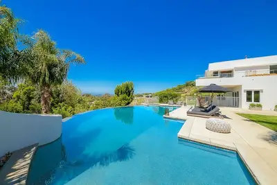 Image de Winding Way Estate