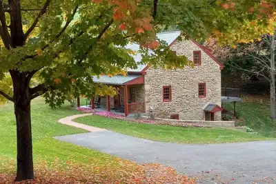Image de Welcome to Maple Lane a beautiful farmstead in Western Lancaster County, Pa