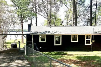 Image de Catfish Cove 2 bed\/2 bath cottage on Lake Striker