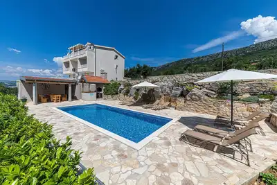 Superbe appartement à Kastel Kambelovac