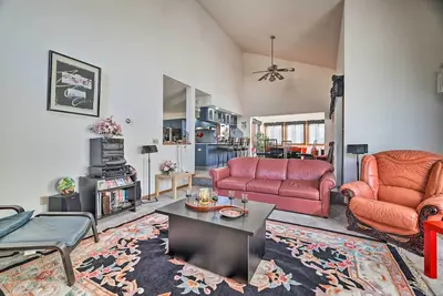 Image de Tobyhanna Home w/ Pools & Lake Access