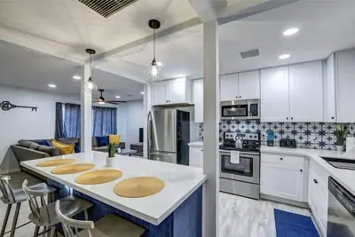 Modern-Downtown-PHXairport-Firepit-Bbq-MiniGolf