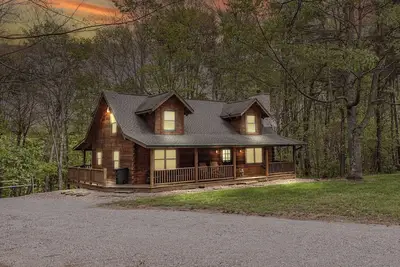 Image de Black Bear Hideaway-Lodge-Salle de bain privée séparée-Vue sur le bois