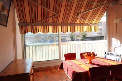 Image de 2 pièces Sud-Est terrasse 10m2 parking privé proche plage