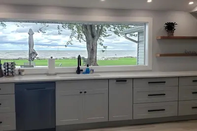 Image de Tranquil Lakefront home. Premium accommodations, newly remodeled