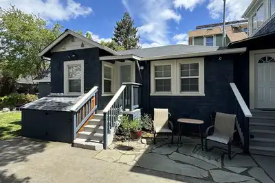 Image de Furnished North Berkeley pet-friendly cottage in the center of it all