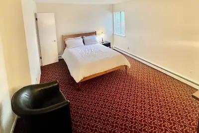 Image de 🤣🏡 \"Welcome to our basement suite, where humor and professionalism coexist!