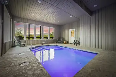 Image de NewLuxuryCabin-Private Heated Indoor pool-Theater-Game room-Hot Tub-Fire Pit