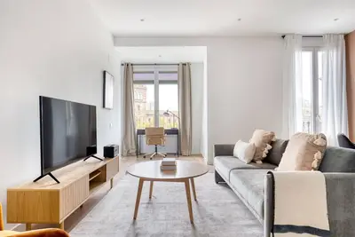 Image de Renovated La Dreta de l'Eixample 2br, nr Pl. Catalunya, by Blueground