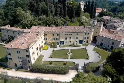 Image de Al Castello - pool and lake view