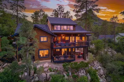 Image de *Lux*Home with Guest House*5min from Downtown*