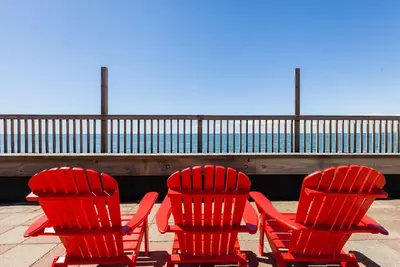 Image de Peaceful Getaway at the Dolphin Saturday cottage located at the Oceana Cottages