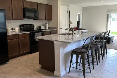 Image de New build quiet home 3 bedrooms 2 bathrooms with park like back yard