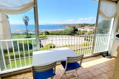 Image de T3 avec piscine, tennis - Parking privatif à 200m des plages et commerces