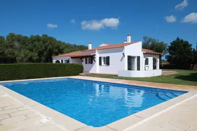 Image de Typical Menorcan house next to virgin coves