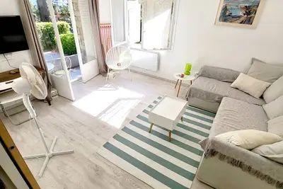 Image de Charmant T2 à Six-Fours - Terrasse et Proximité Plage - Résidence Sécurisée