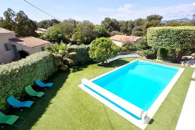 Image de Villa T3 avec Piscine, Jardin et Parking - Proche Plages et Commerces