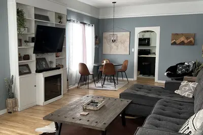 Image de Updated kitchen, Close to downtown, Pet friendly, Privacy fenced backyard!