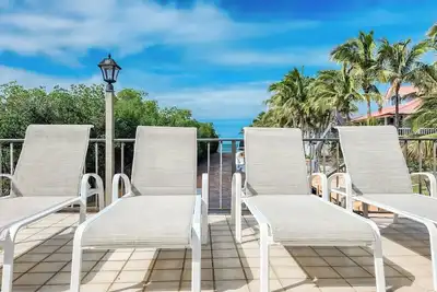 Image de Blue Water is Calling! 5bedroom 3bath with large pool and 150 ft of dockage 2 kayaks included